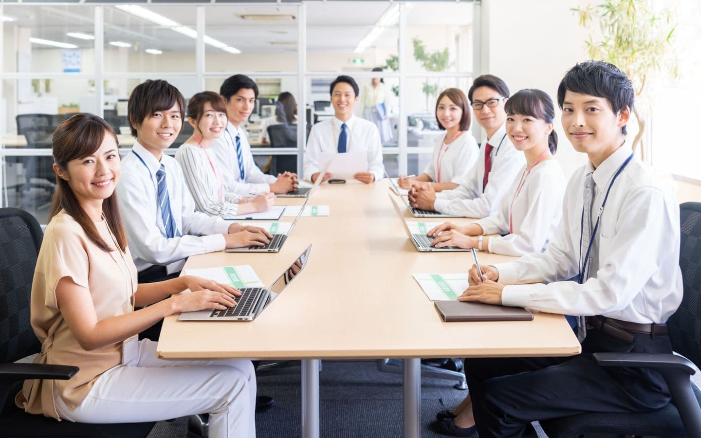 法令研修に集まる社員